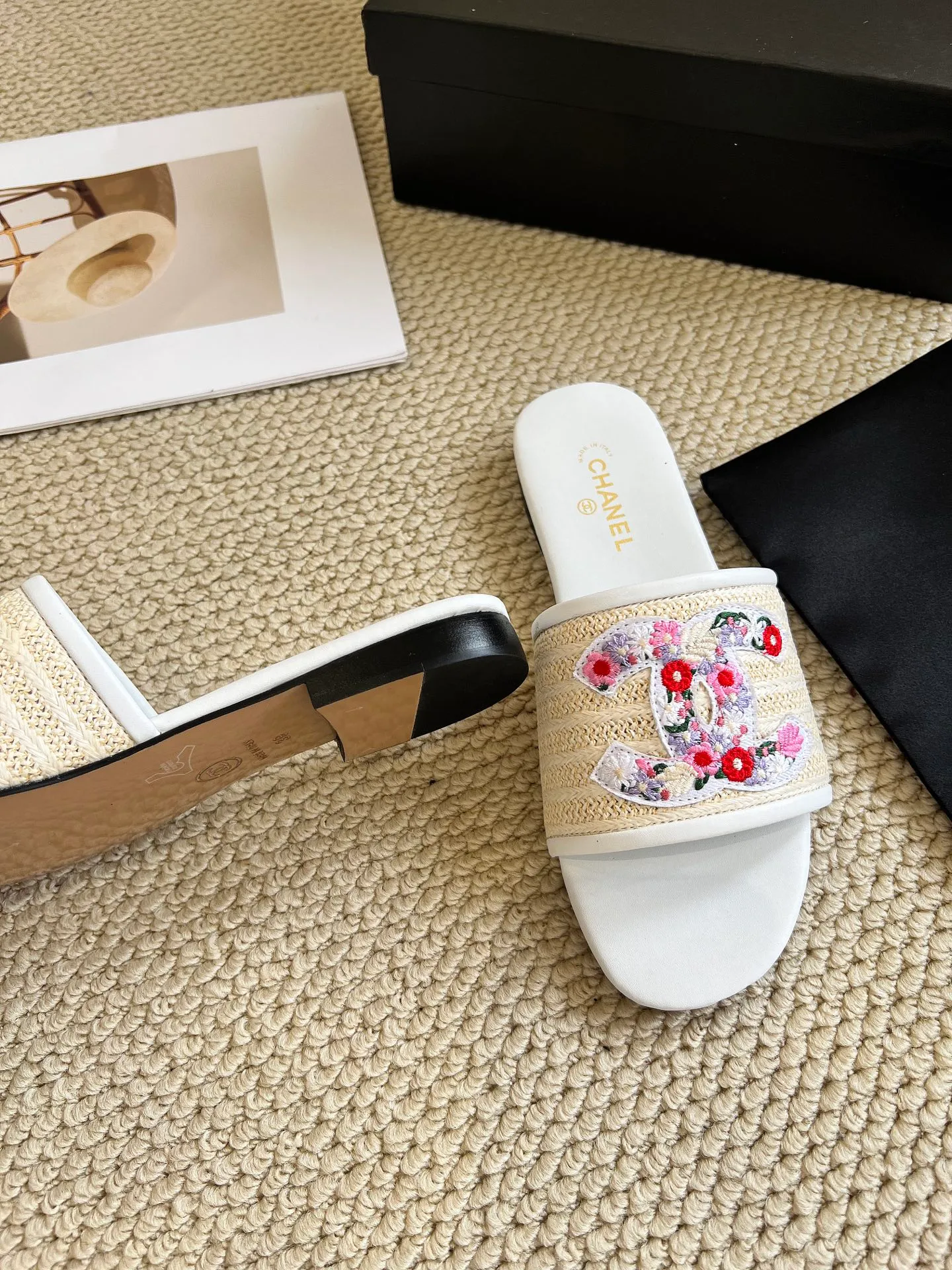 👟👟Ex-factory price 340👟👟 Genuine leather sole +30 CHANEL, the upper uses three-dimensional electric embroidery technology, the upper foot is comfortable, soft and breathable, must-have size 35-43 every day, leather sole +30